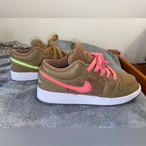 5.5y kids jordan lows